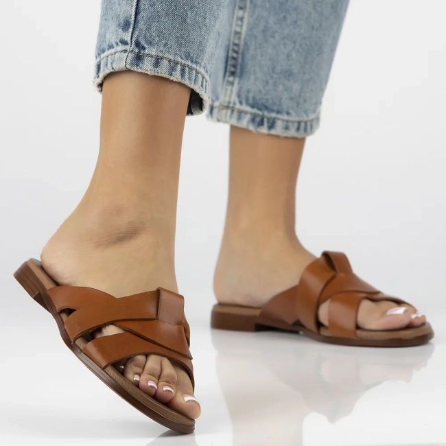 Leather flip-flops Filippo 40387 brown