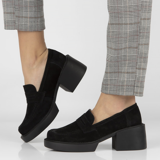 Skórzane półbuty na obcasie Filippo DP4685/23 BK czarne