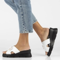 Skórzane klapki Filippo DK6078/24 WH białe