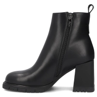 Skórzane botki na obcasie Filippo DBT8187/26 BK czarne