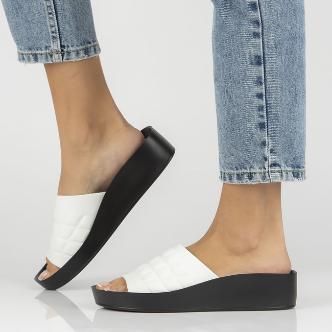 Leather flip-flops Filippo DK4464/23 WH white