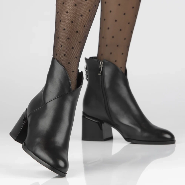 Botki na słupku Filippo DBT4860/23 BK czarne