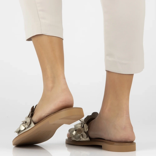 Leather flip-flops Filippo 40381 gold