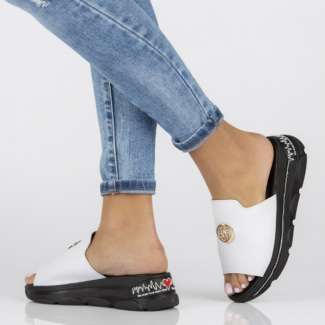 Skórzane klapki Filippo DK3872/22 WH białe