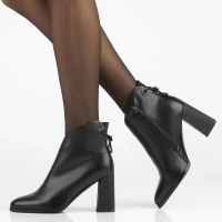 Leather ankle boots Filippo DBT6328/24 BK black