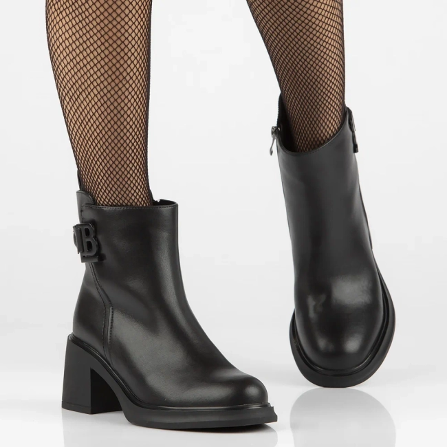 Leather ankle boots Filippo DBT6547/24 BK black