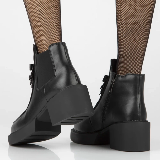 Leather ankle boots Filippo DBT6372/24 BK black