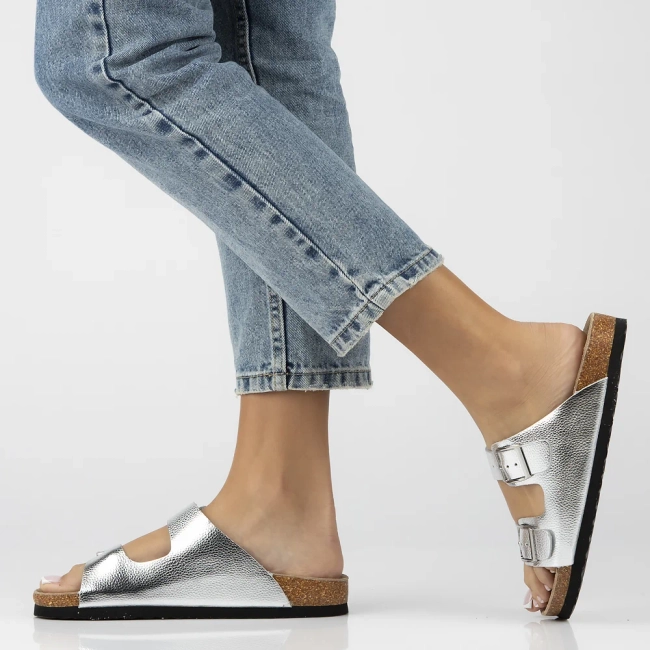 Skórzane klapki Filippo DK7062/25 SI srebrne