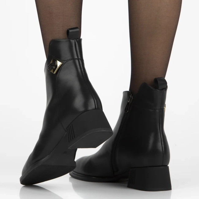 Leather ankle boots Filippo DBT7190/25 BK black