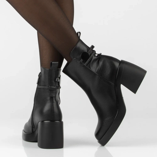 Leather heeled ankle boots Filippo DBT8158/26 BK black