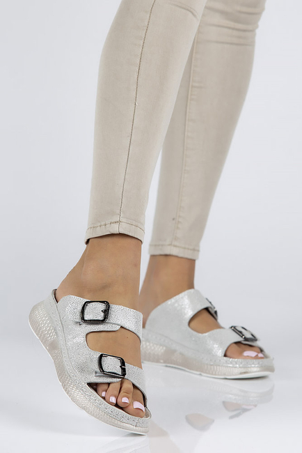 Skórzane klapki Filippo DK3516/22 SI srebrne