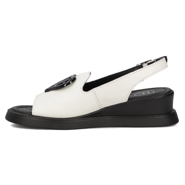 Leather sandals Filippo DS6069/24 WH white