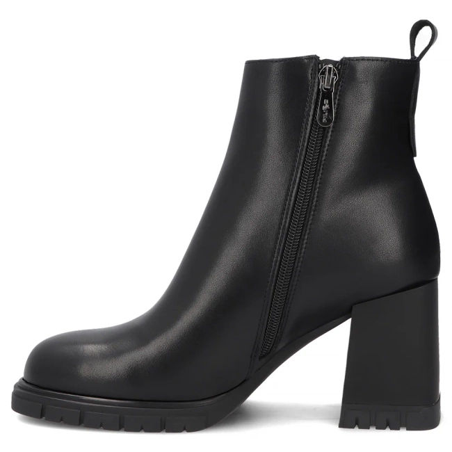 Leather heeled ankle boots Filippo DBT8187/26 BK black