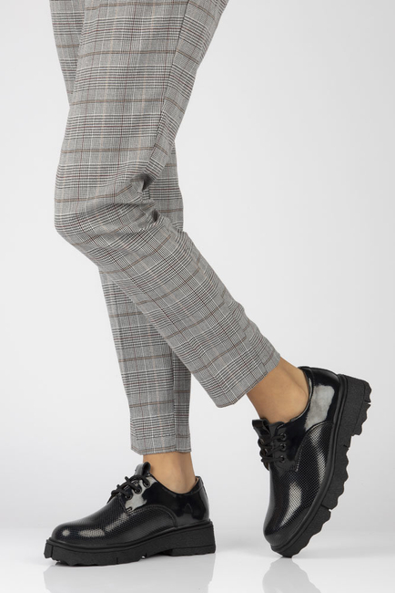 Skórzane półbuty na platformie Filippo DP4179/22 BK czarne