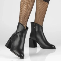 Botki na słupku Filippo DBT4875/23 BK czarne
