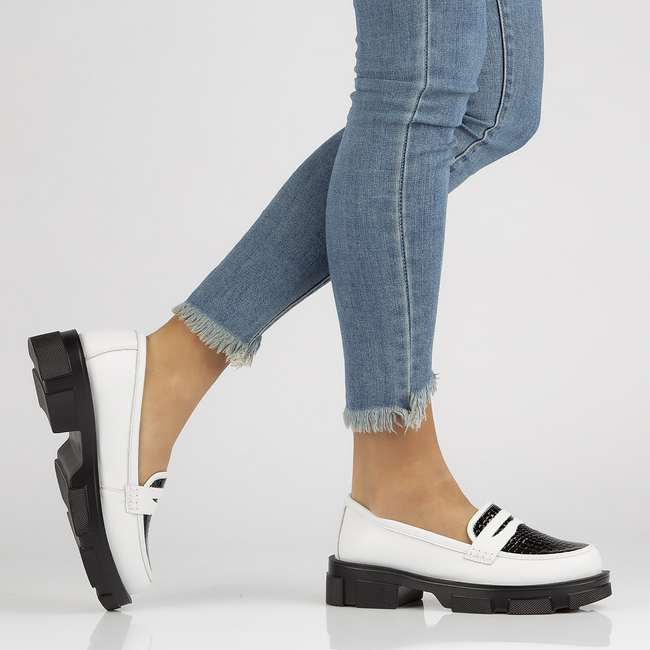 Skórzane półbuty Filippo DP3695/22 WH BK białe