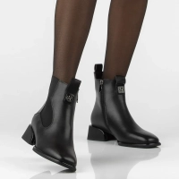Leather heeled ankle boots Filippo DBT8136/26 BK black