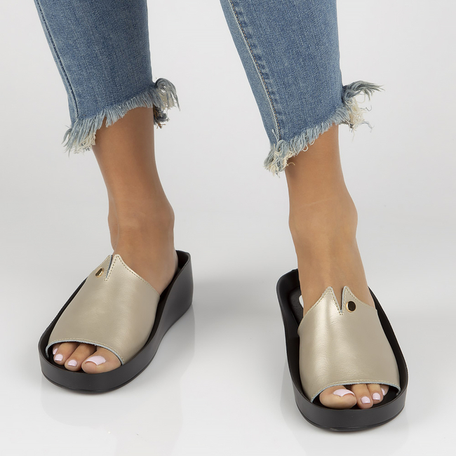 Leather flip-flops Filippo DK2059/22 GO gold