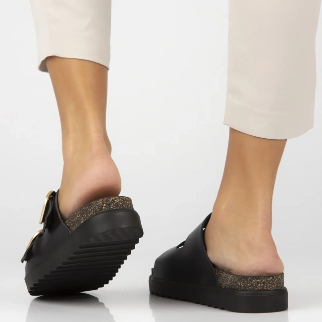 Leather flip-flops Yokono TUNEZ-130 VAQ NEGRO black