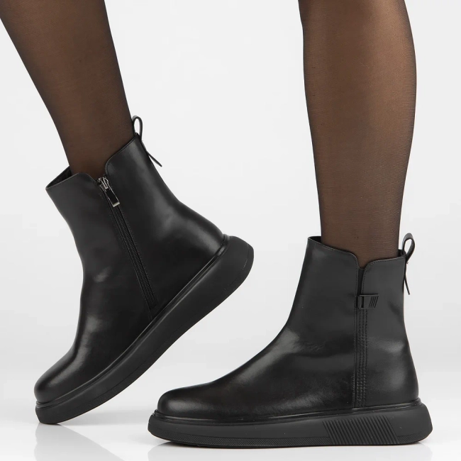 Leather ankle boots Filippo DBT6552/24 BK black