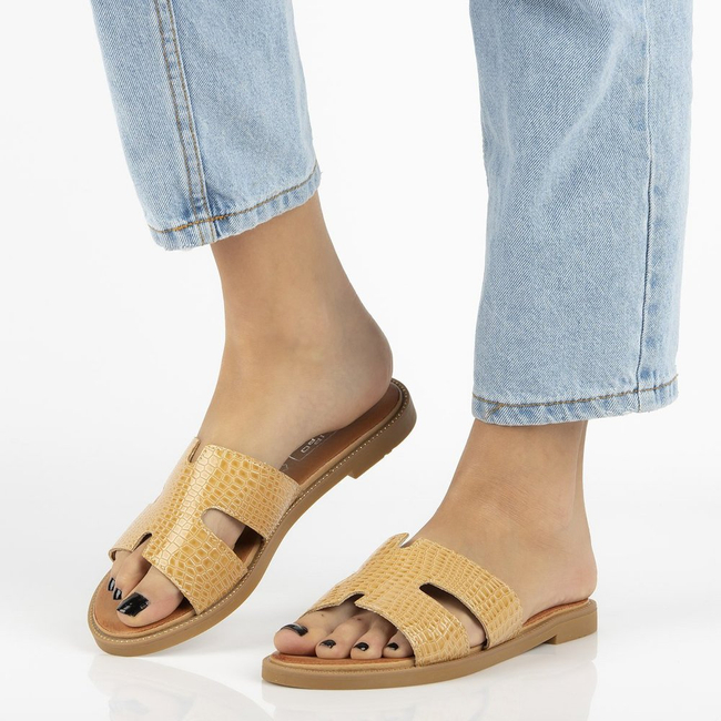 Klapki Filippo DK2100/21 BE beżowe