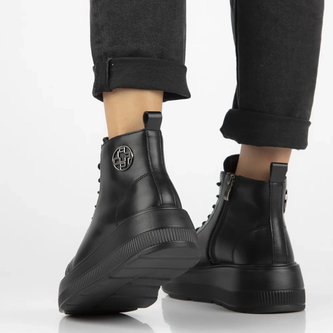 Leather ankle boots Filippo DBT6374/25 BK black