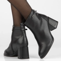 Leather ankle boots Filippo DBT6544/24 BK black