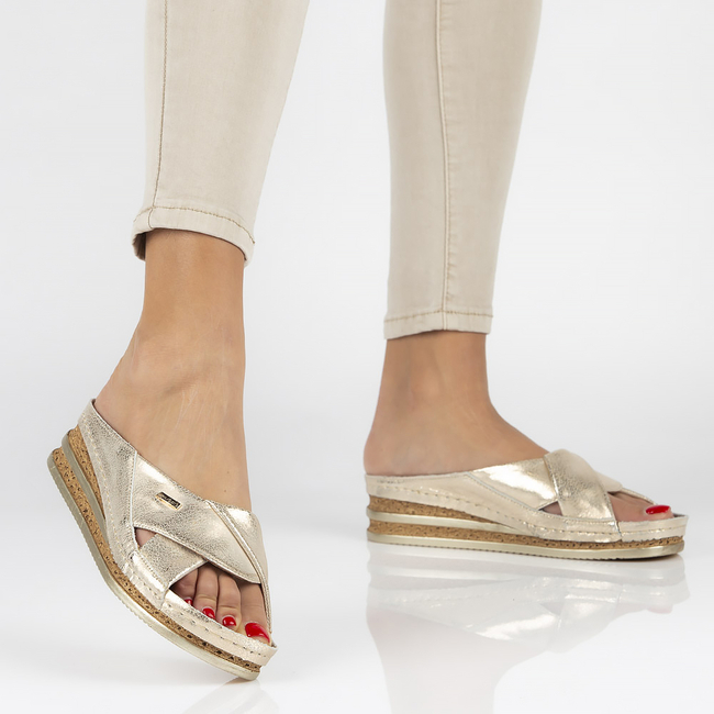 Leather flip-flops Filippo 50095 gold