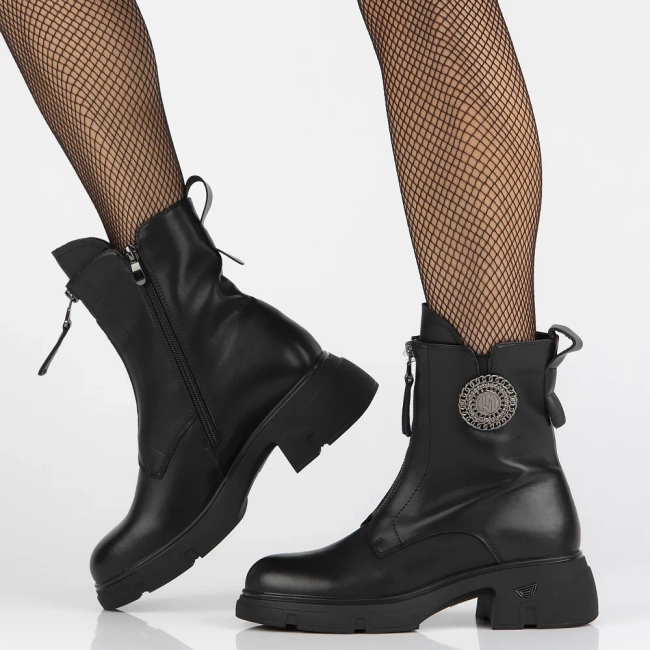 Leather ankle boots Filippo DBT6558/24 BK black