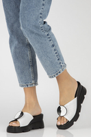 Skórzane klapki Filippo DK4608/23 WH białe