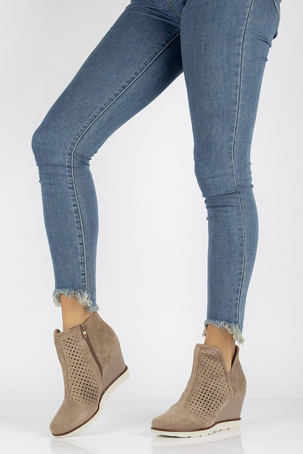Botki na koturnie Filippo DBT2069/21 TP taupe