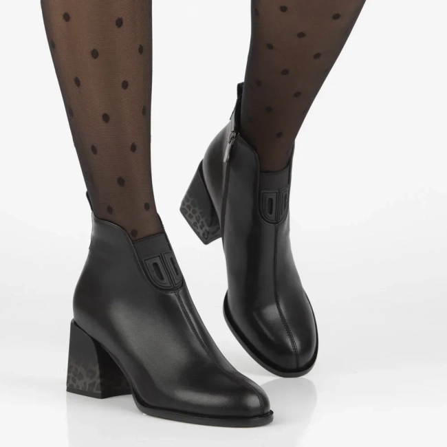 Leather ankle boots Filippo DBT7356/25 BK black