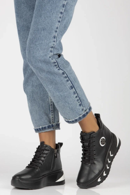 Leather ankle boots Filippo DBT4214/25 BK WH black