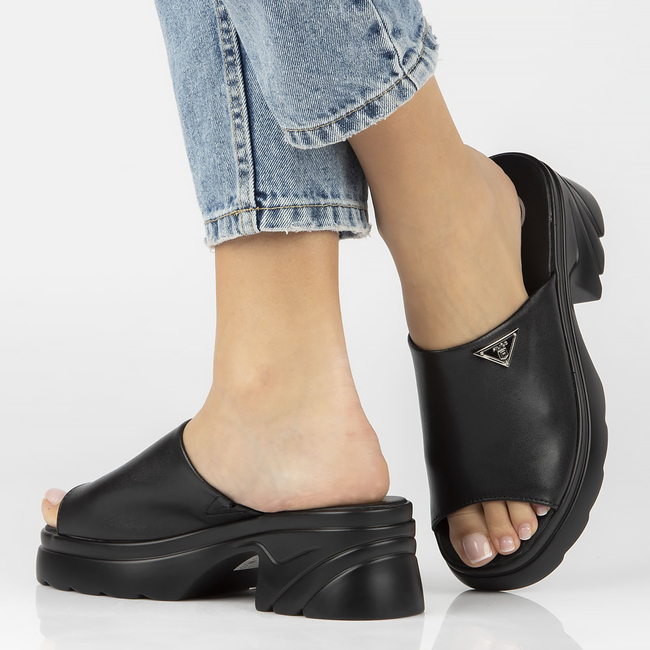 Leather flip-flops Filippo DK4616/23 BK black