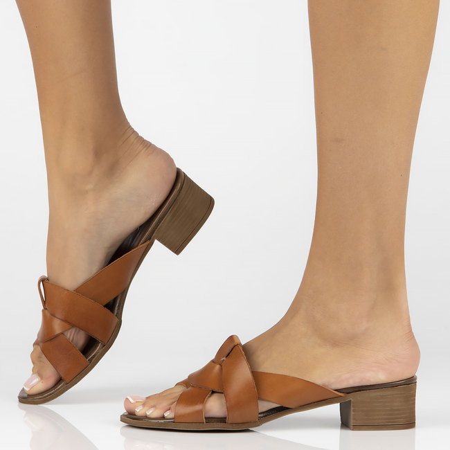 Leather flip-flops Filippo 40236 brown