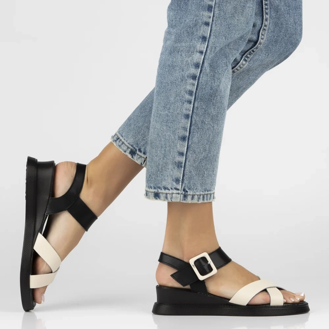 Skórzane sandały na koturnie Filippo DS6874/25 BE beżowe