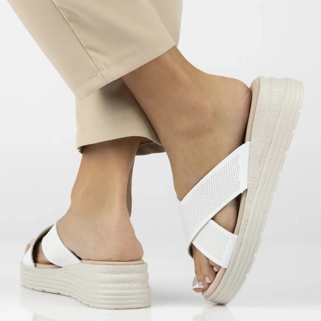 Leather flip-flops Filippo DK6707/25 WH white