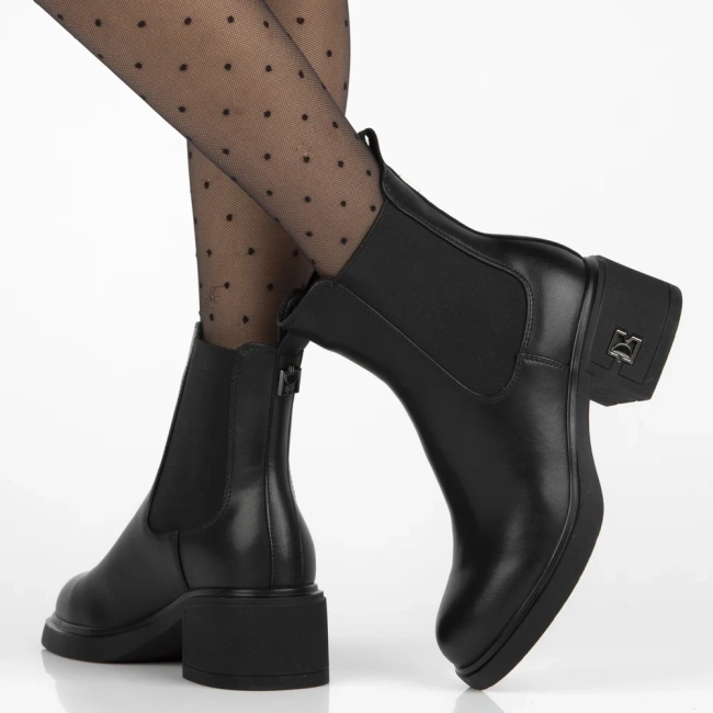 Leather ankle boots Filippo DBT7198/25 BK black