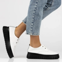 Skórzane sneakersy Filippo DP6846/25 WH BK białe