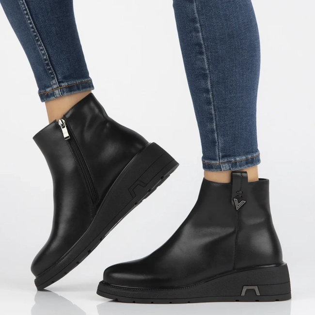 Leather ankle boots Filippo DBT6332/24 BK black