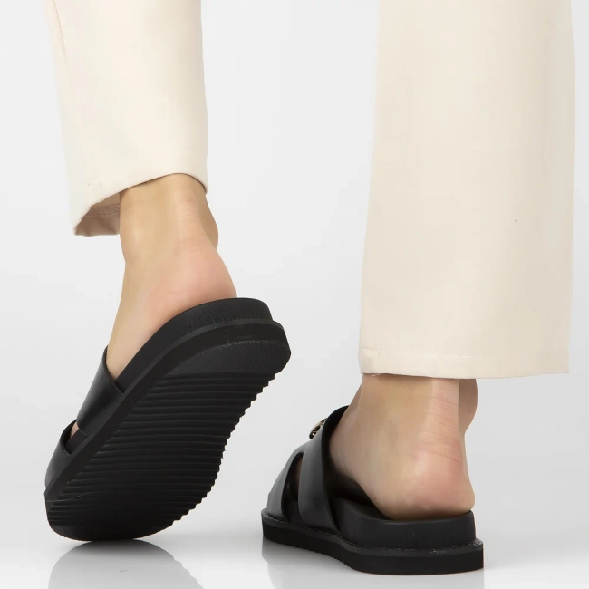 Leather flip-flops Filippo DK7050/25 BK black