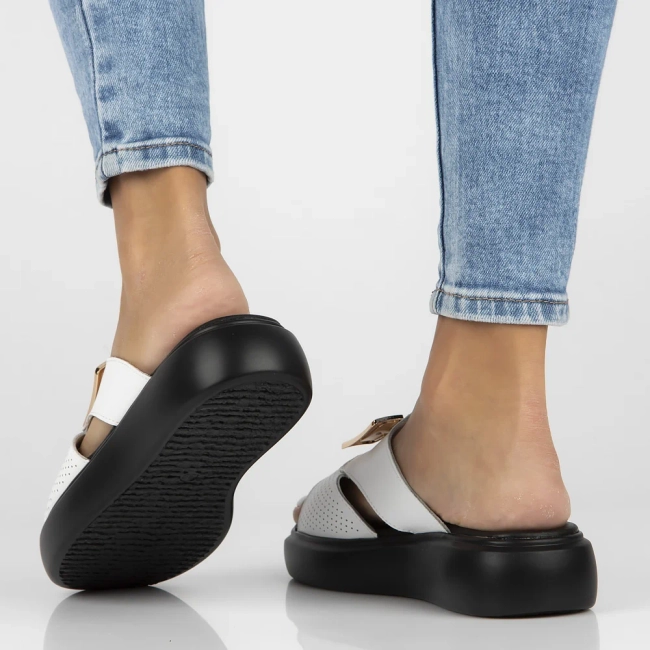 Skórzane klapki Filippo DK7025/25 WH białe