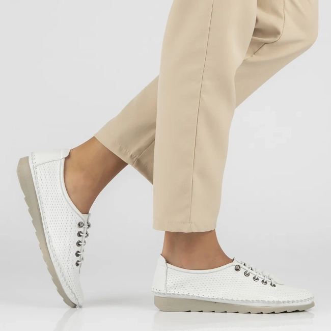 Leather shoes Artiker 54C0750 white