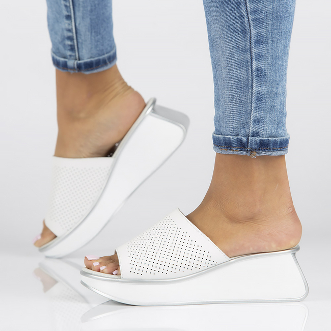 Skórzane klapki Filippo DK3614/22 WH białe