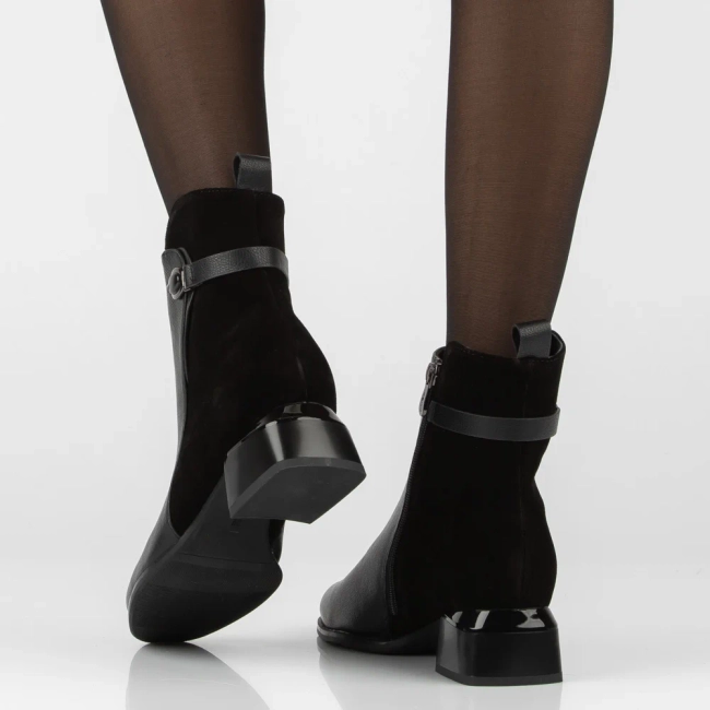 Leather heeled ankle boots Filippo DBT8046/26 BK black