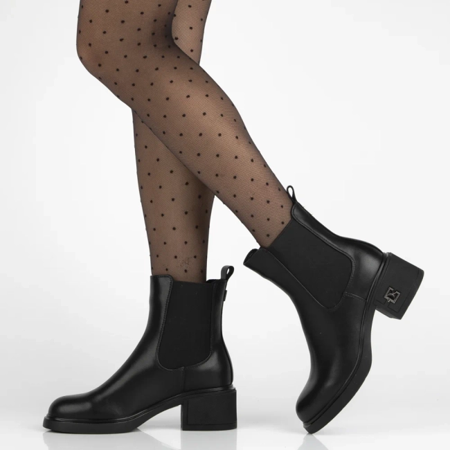 Leather ankle boots Filippo DBT7198/25 BK black