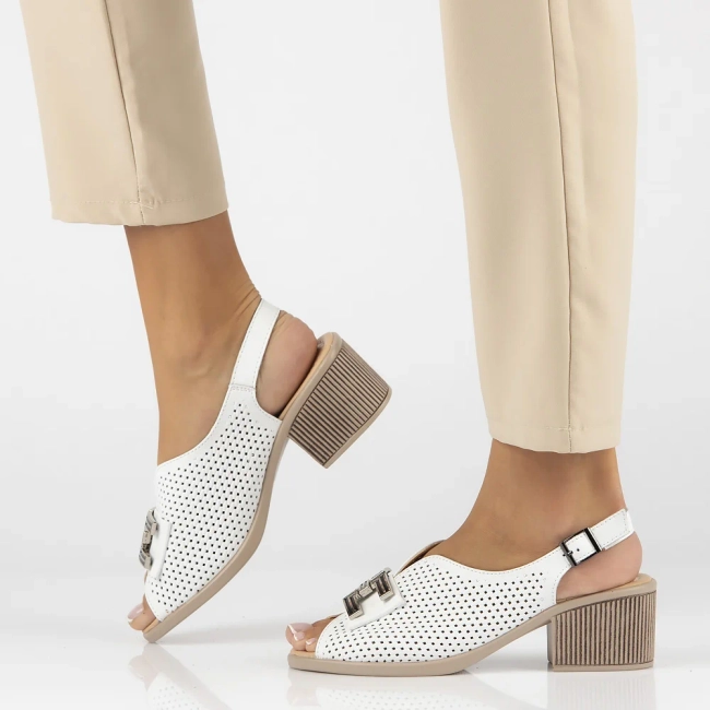 Skórzane sandały na obcasie Filippo DS6033/25 WH białe