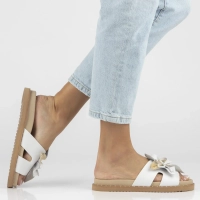 Skórzane klapki Filippo DK7638/26 WH białe