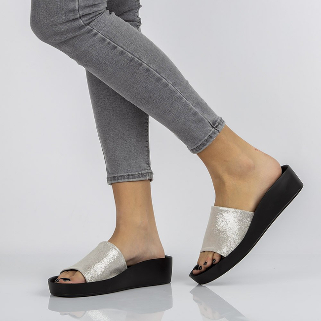 Skórzane klapki Filippo DK768/20 SI Srebrne