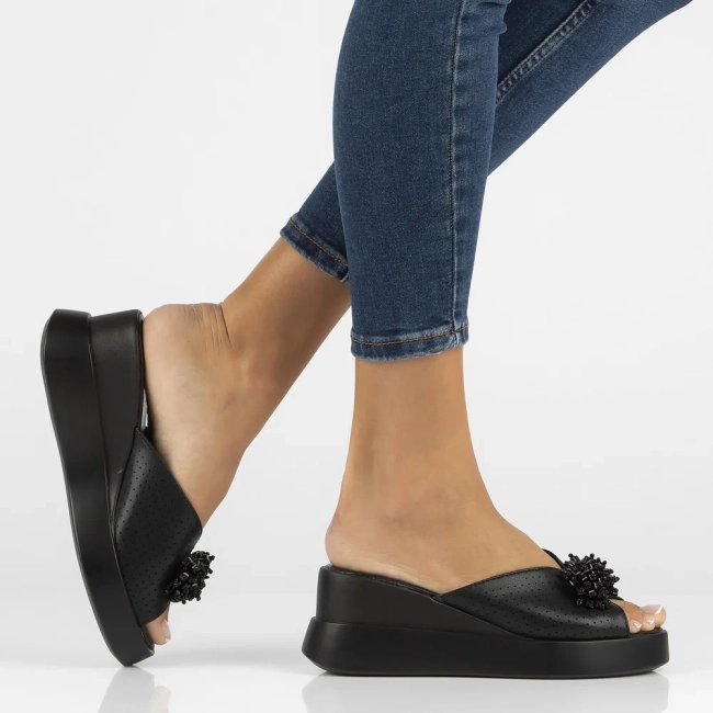 Skórzane klapki Filippo DK6077/24 BK czarne